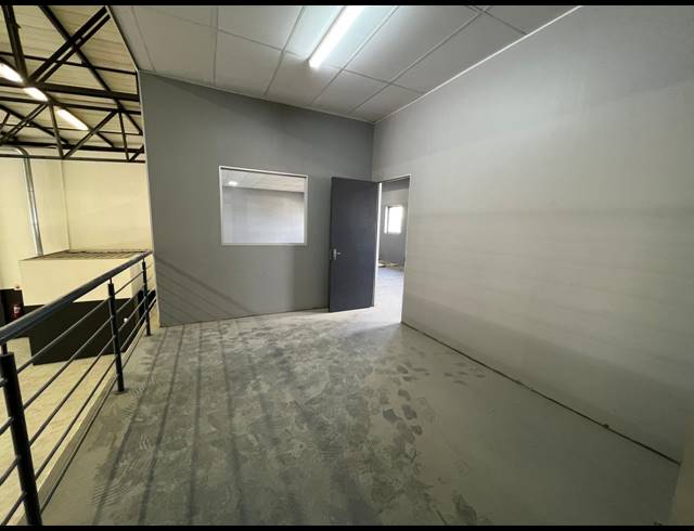 680M² WAREHOUSE TO LET IN LASER PARK